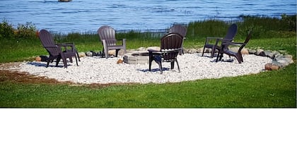 Days Inn & Suites by Wyndham St. Ignace Lakefront