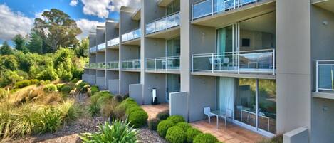 Vista frontal de la propiedad