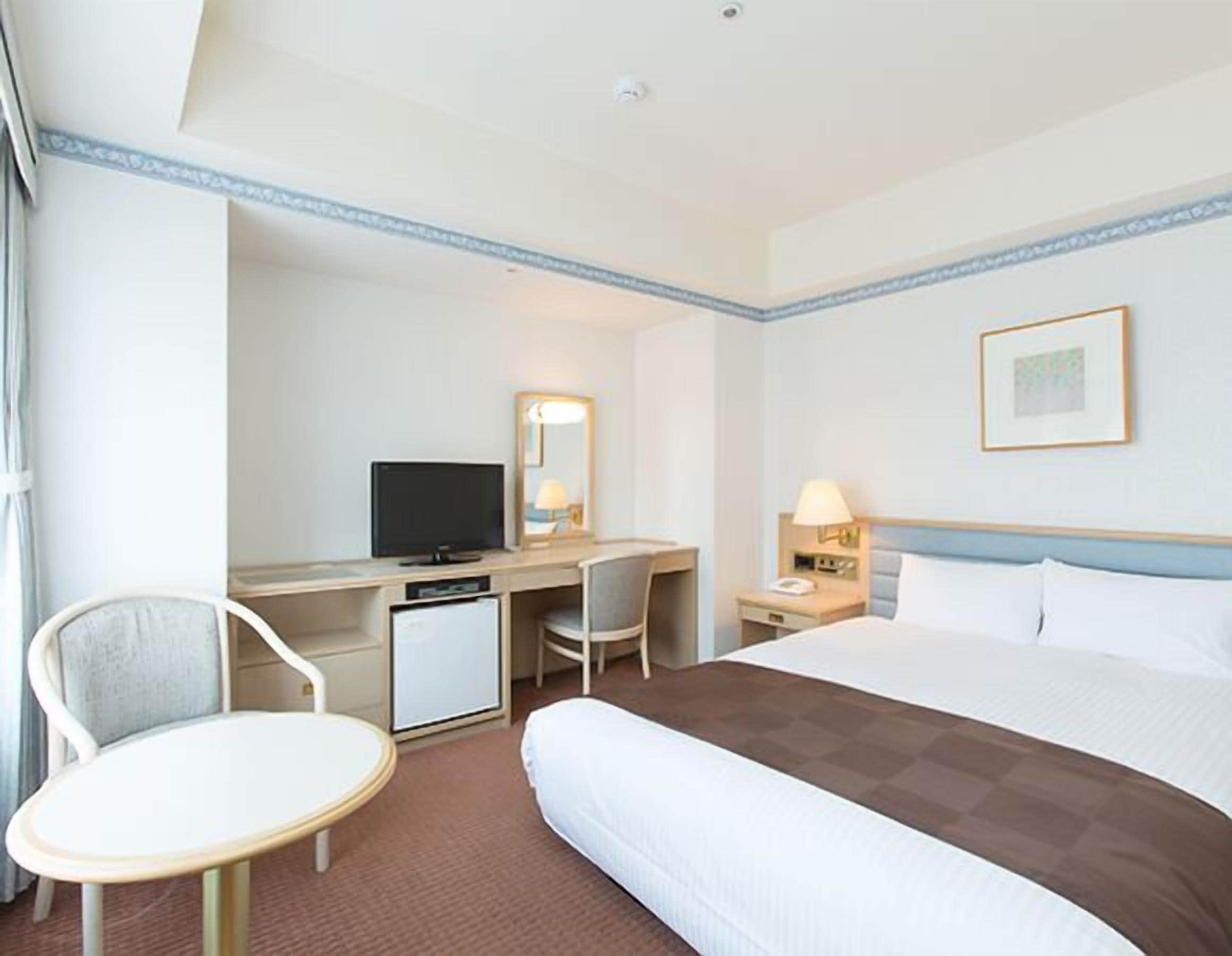 premium bedding, in-room safe, desk, blackout curtains