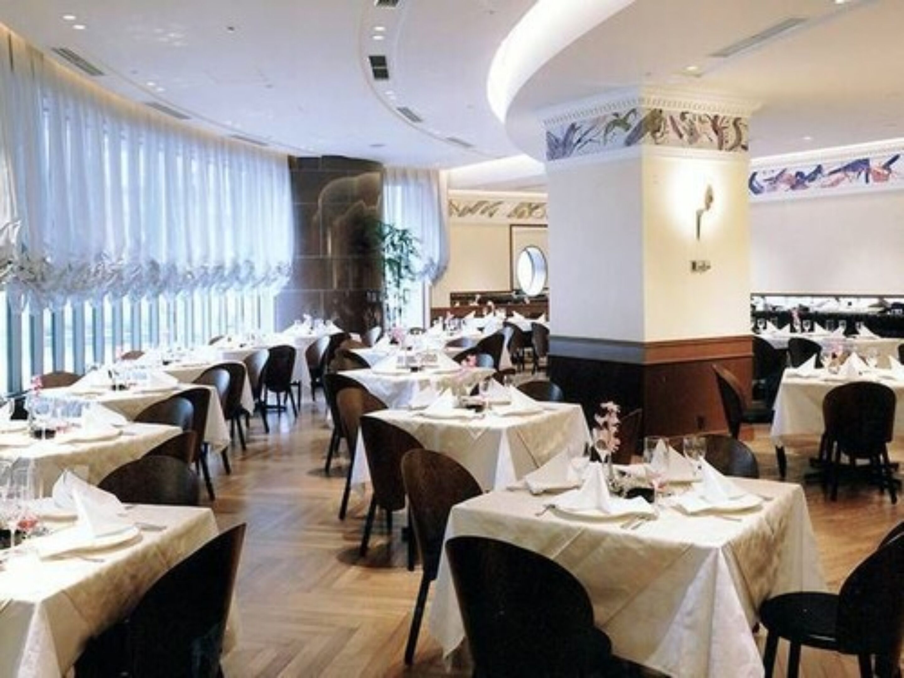 4 restaurants, breakfast, lunch, dinner served; french cuisine