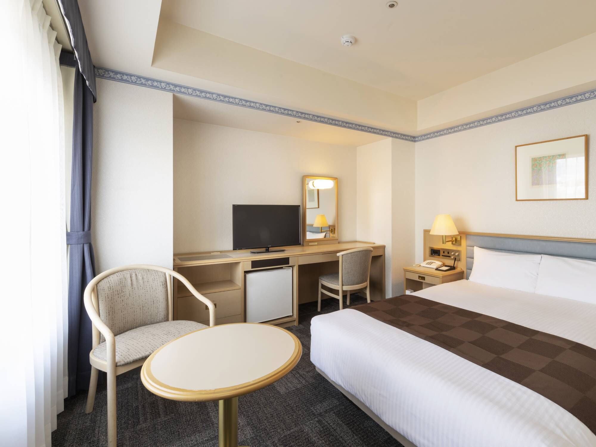 premium bedding, in-room safe, desk, blackout curtains