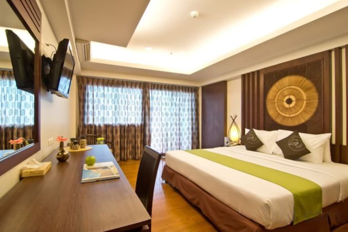 In-room safe, desk, laptop workspace, iron/ironing board (on request)