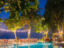 2 outdoor pools, open 6:00 AM to 8:00 AM, sun loungers