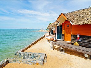 On Beach Premium Bungalow | Terrace/patio