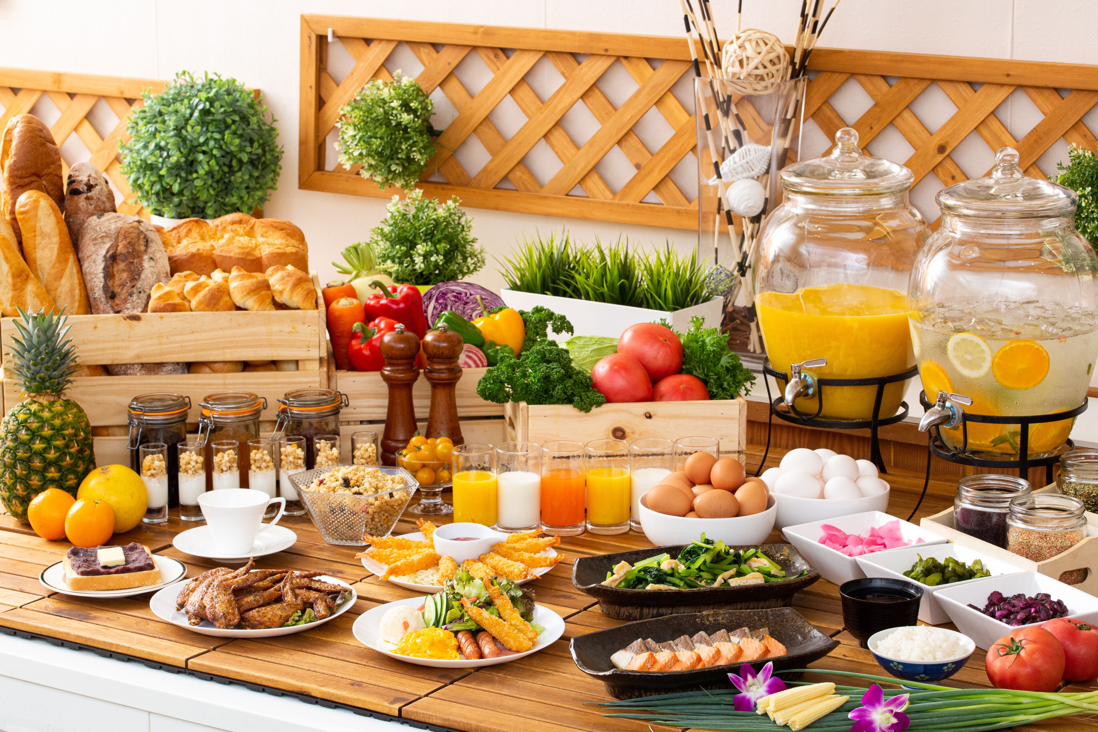 3 restaurants, breakfast, lunch, dinner served; italian cuisine