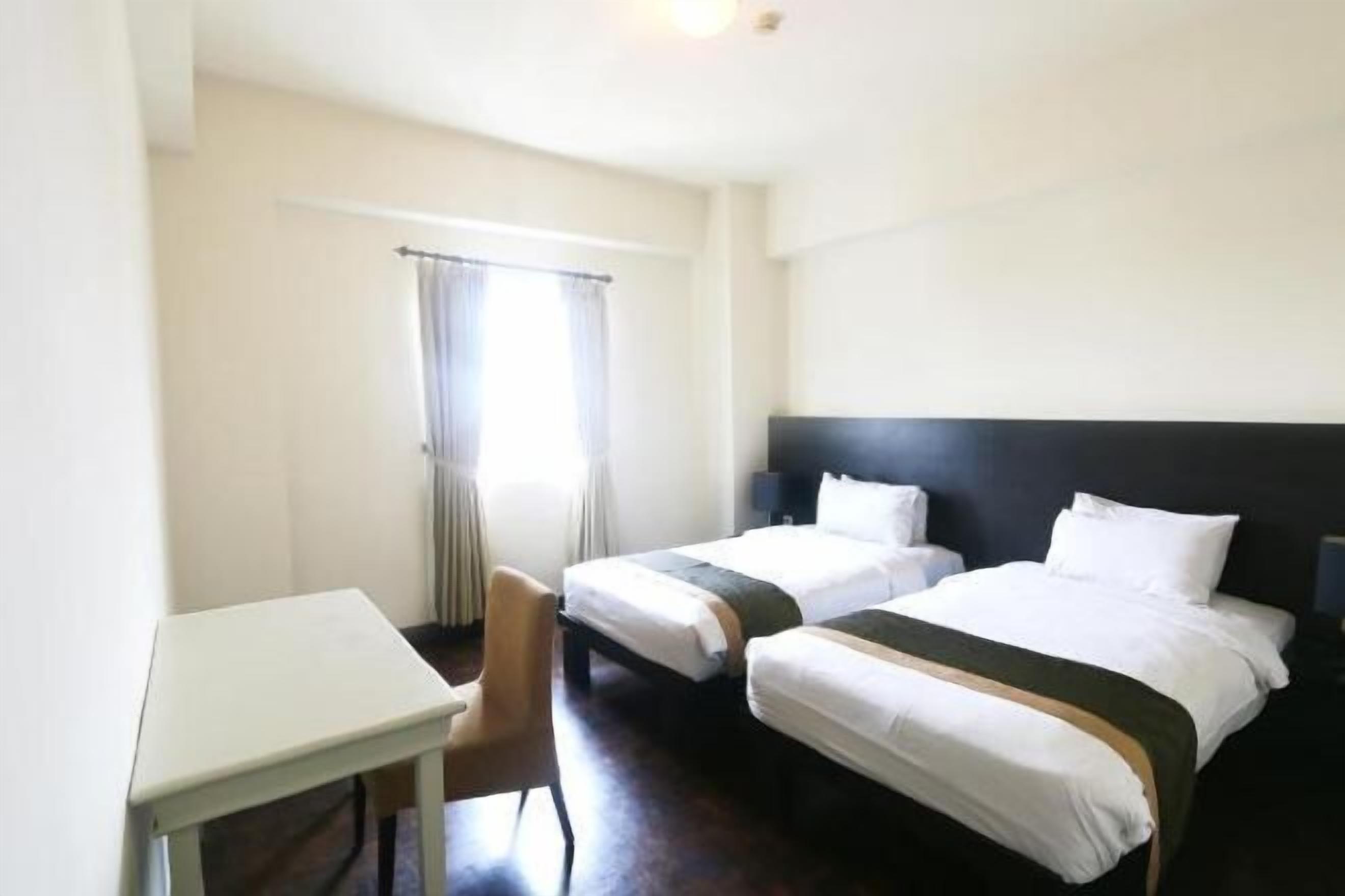 Down comforters, Select Comfort beds, in-room safe, desk