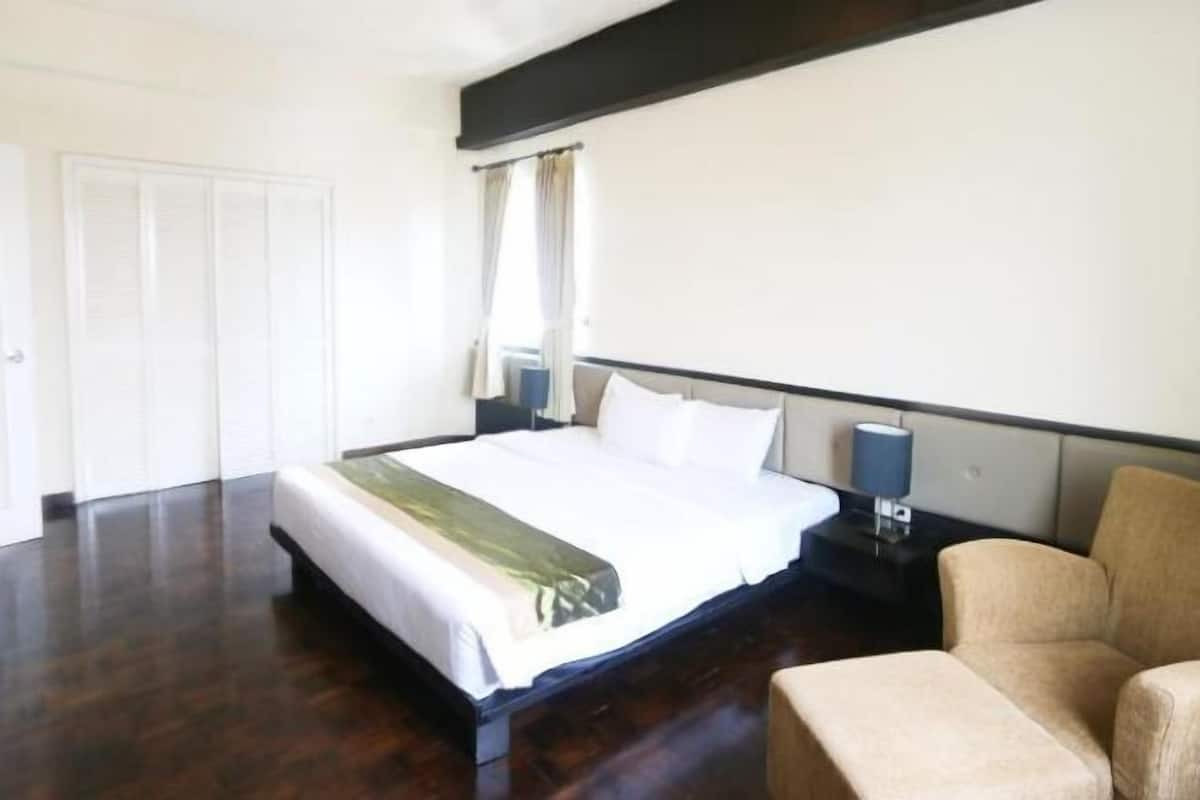 1 bedroom, down comforters, Select Comfort beds, in-room safe
