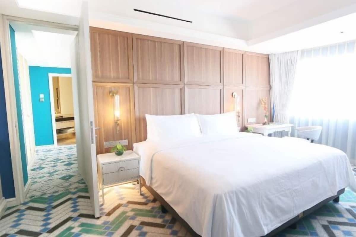 1 bedroom, down comforters, Select Comfort beds, in-room safe
