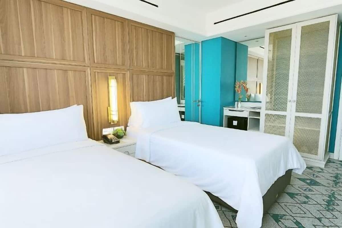 1 bedroom, down comforters, Select Comfort beds, in-room safe