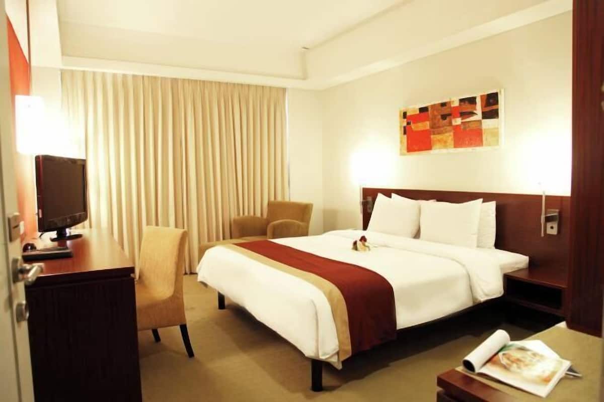 1 bedroom, down comforters, Select Comfort beds, in-room safe