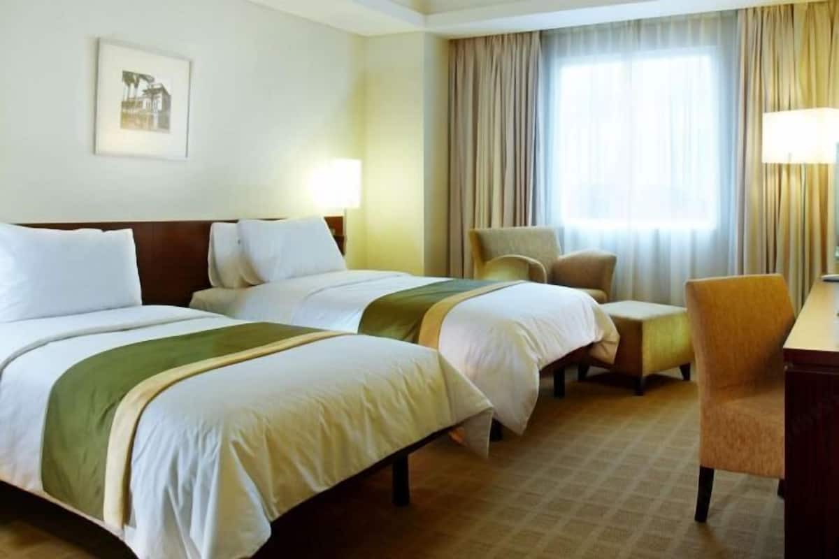 1 bedroom, down comforters, Select Comfort beds, in-room safe