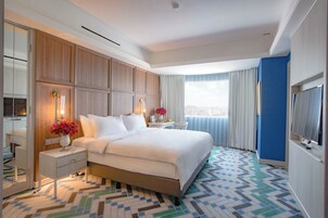 Deluxe King Premier | 羽绒被、Select Comfort 床、客房内保险箱、办公桌