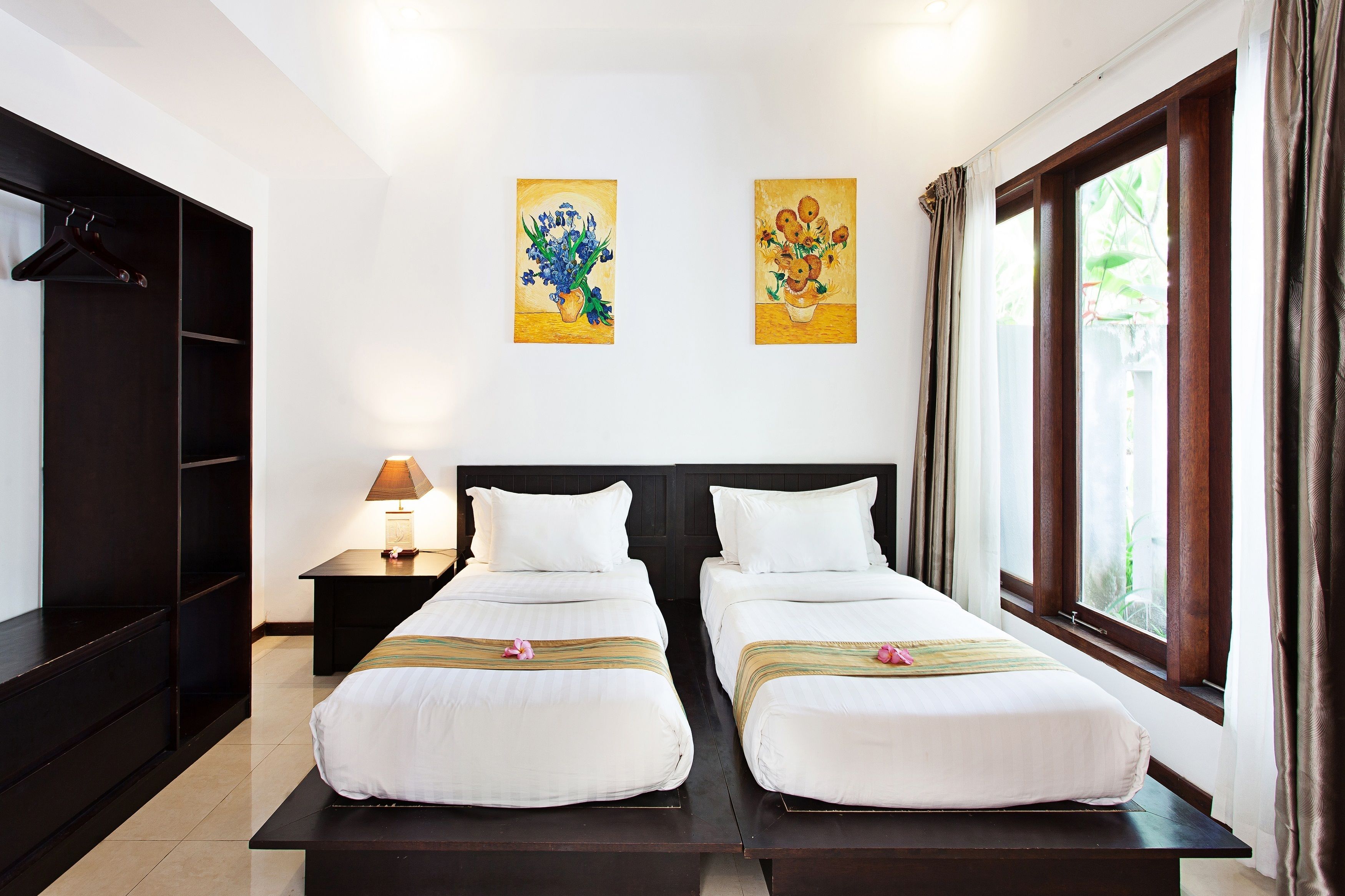 minibar, in-room safe, desk, rollaway beds