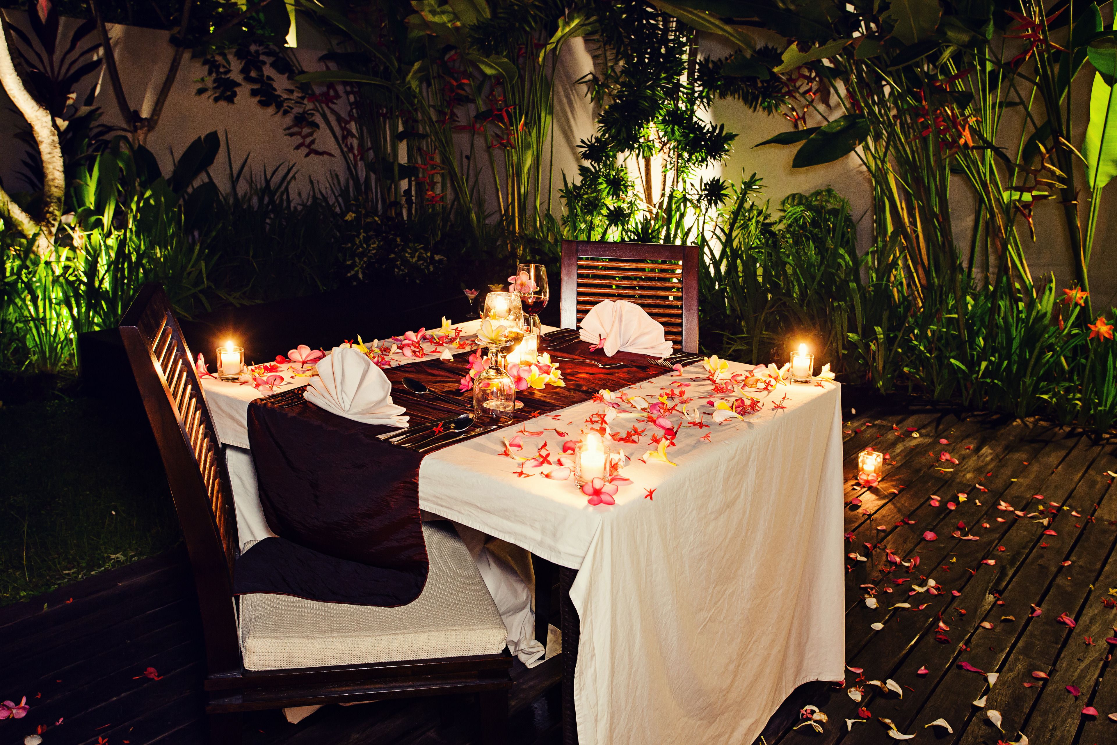 breakfast, lunch, dinner served; international cuisine, pool views