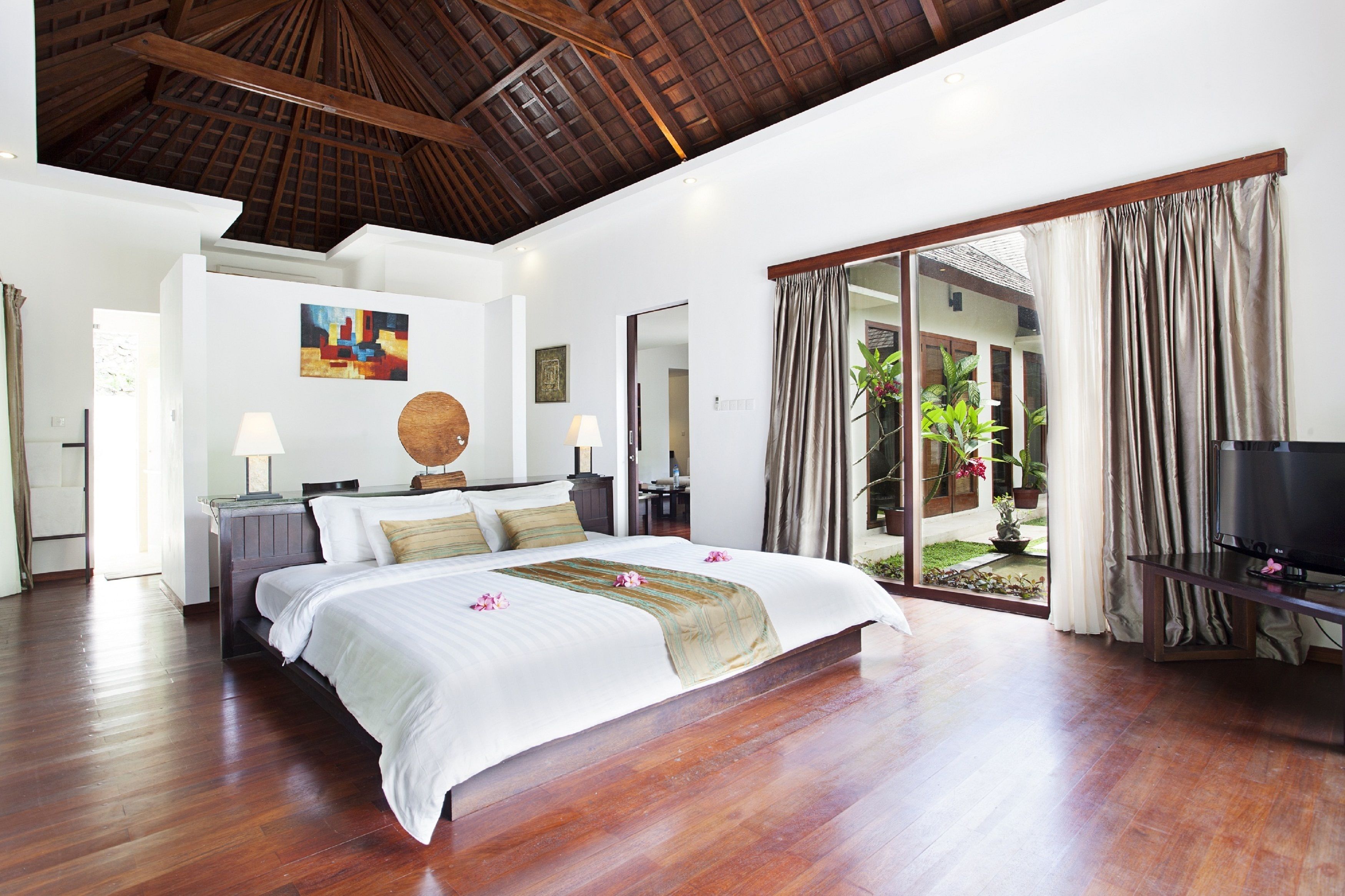 cendana three bedrooms private pool villa | minibar, in-room safe, desk, rollaway beds