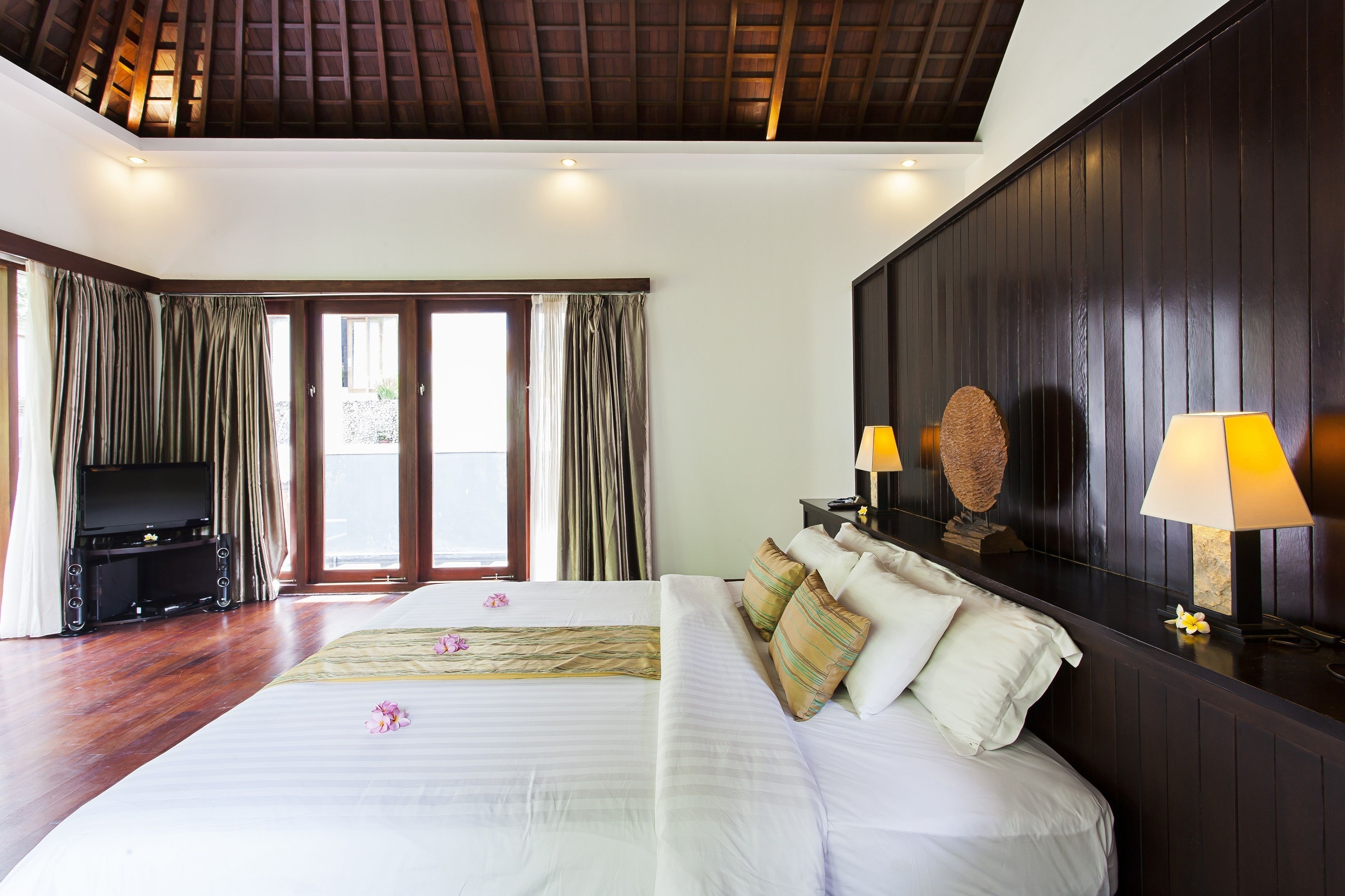 cendana three bedrooms private pool villa | minibar, in-room safe, desk, rollaway beds