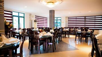 Breakfast, lunch and dinner served