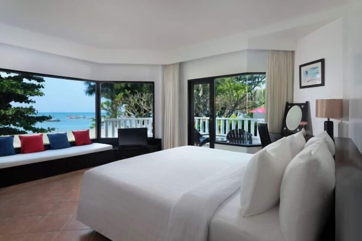 Minibar, in-room safe, desk, blackout curtains