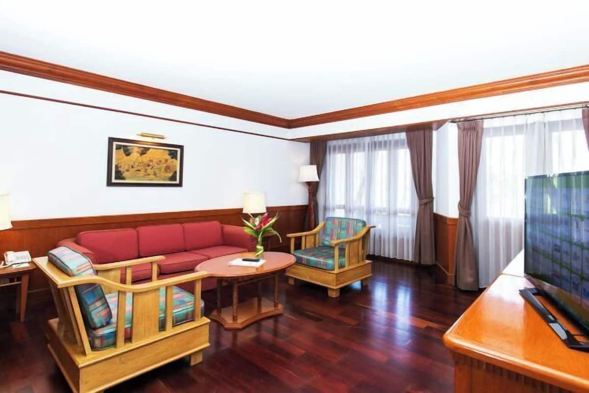 Living area | Flat-screen TV