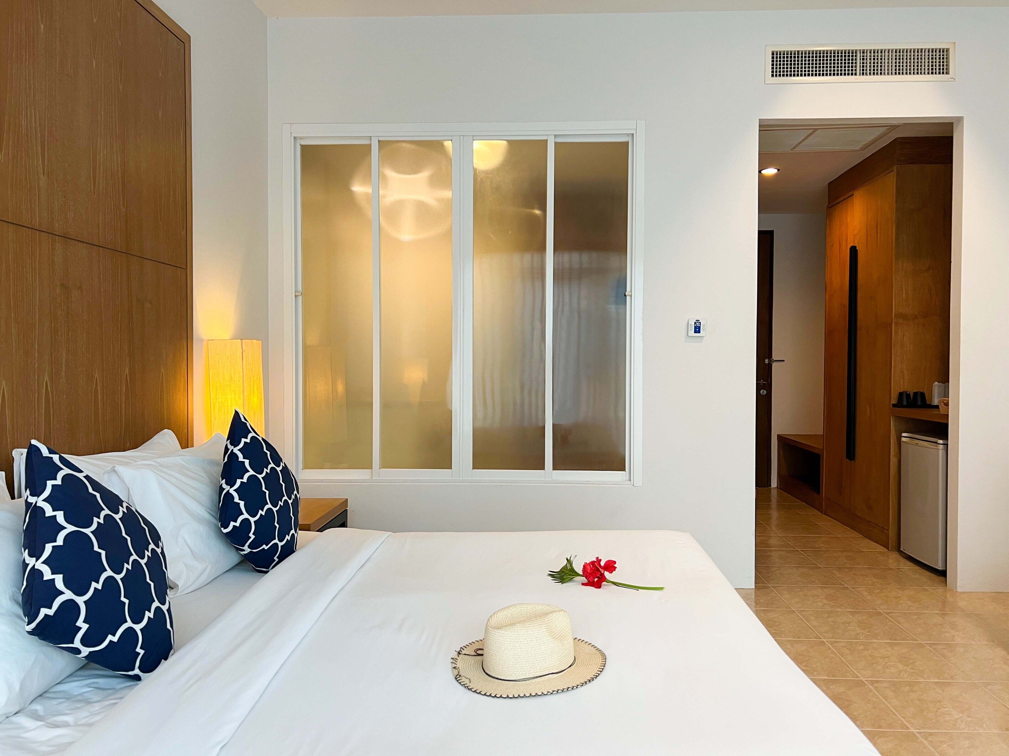 deluxe room, pool access | minibar, in-room safe, desk, iron/ironing board
