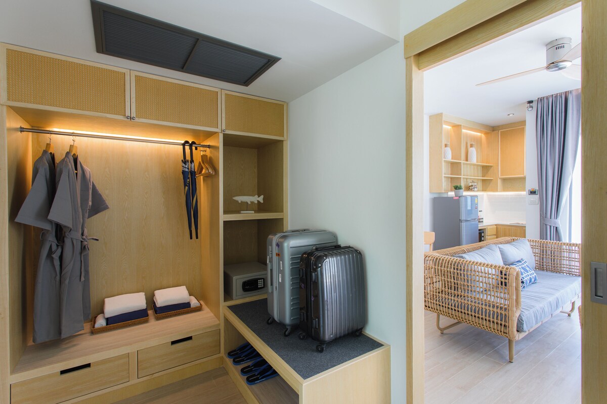 Minibar, in-room safe, desk, iron/ironing board (on request)