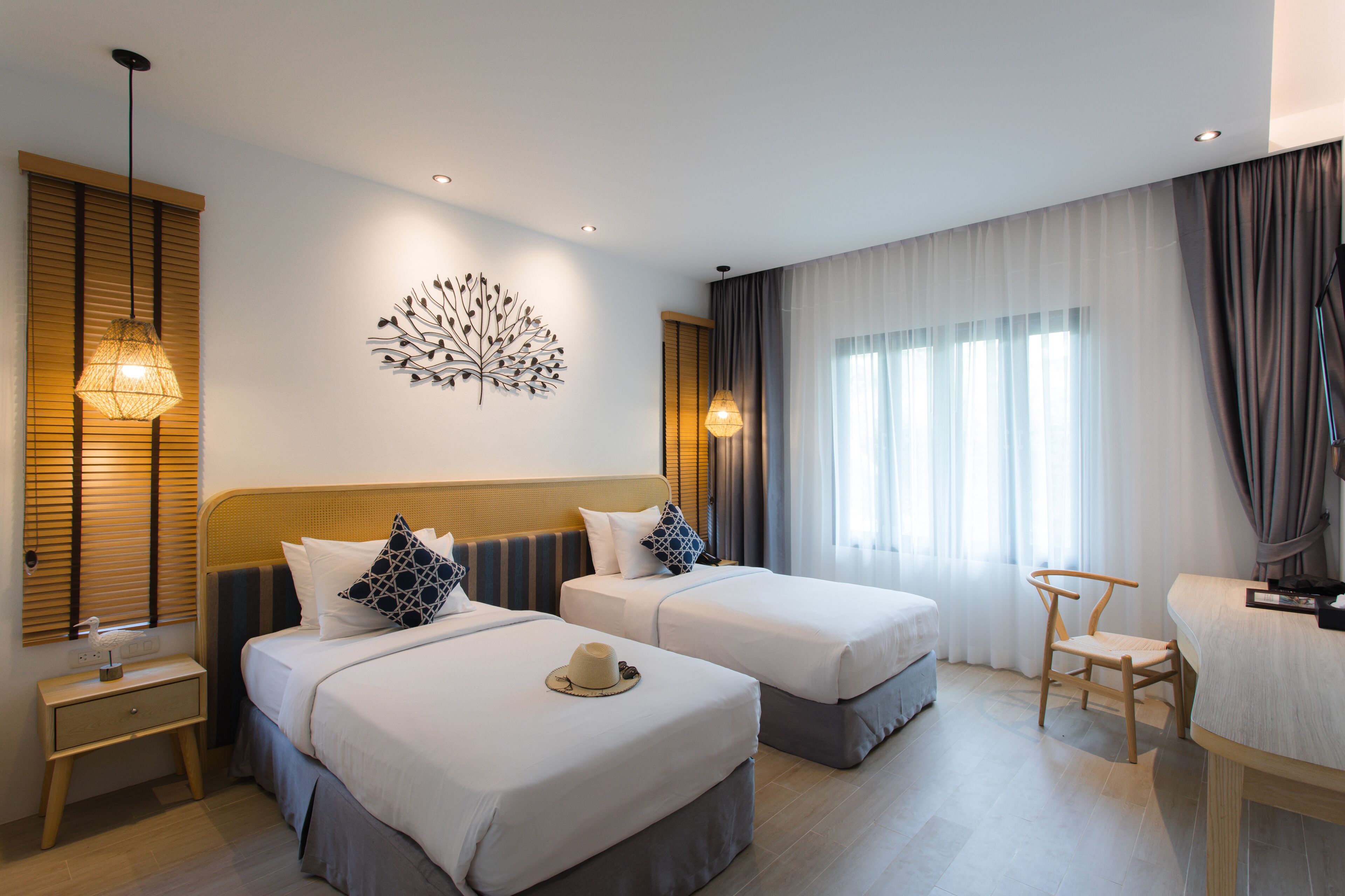 tropical villa suite | minibar, in-room safe, desk, iron/ironing board