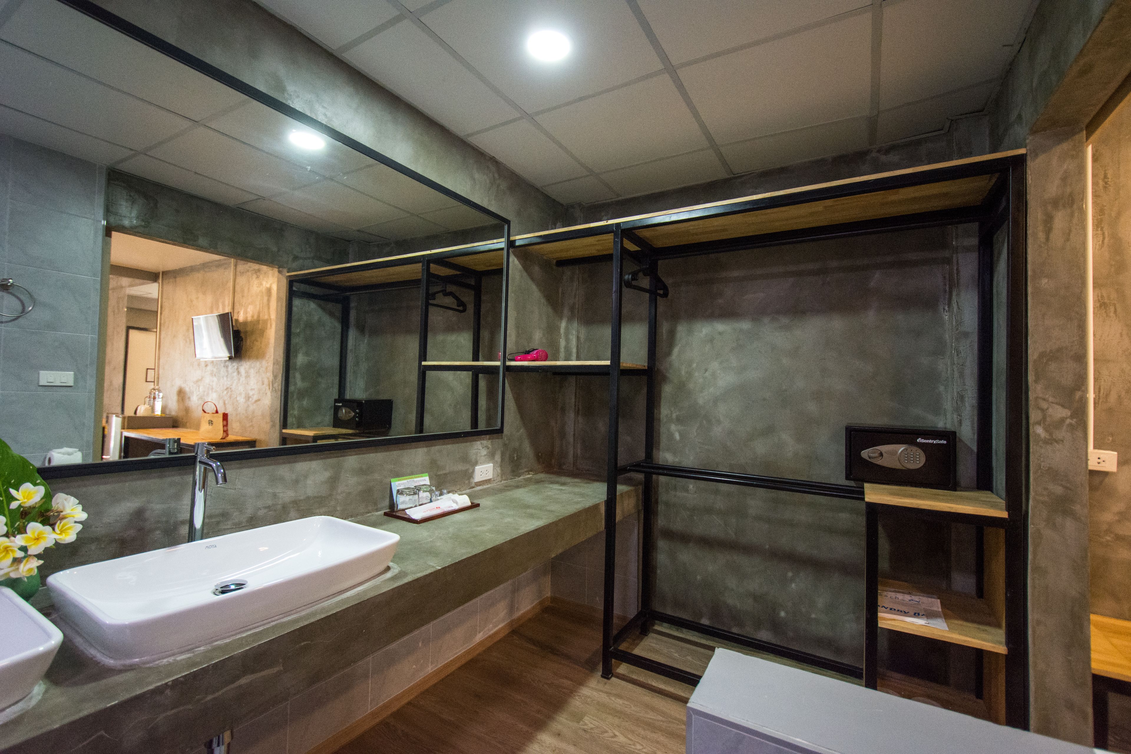 Photo - Basaya Beach Hotel & Resort