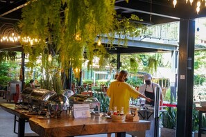 2 restaurants servant le petit déjeuner