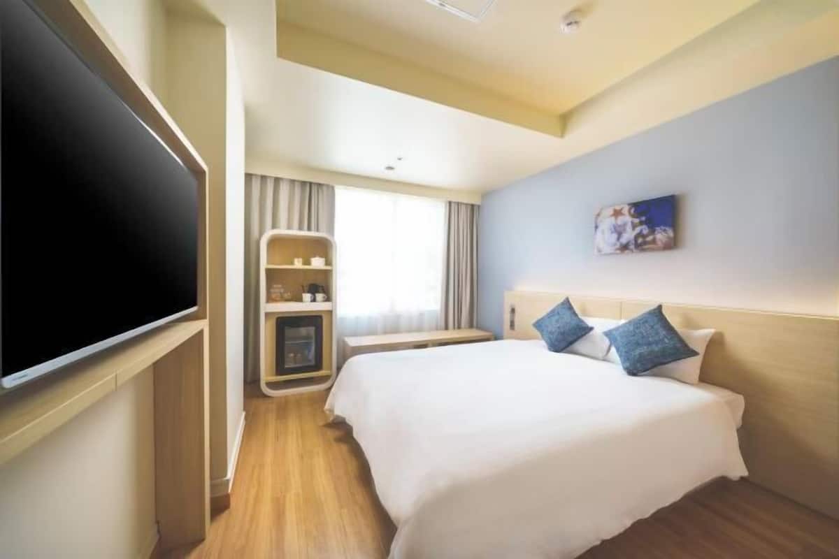 Minibar, cortinas blackout, wifi gratis y ropa de cama