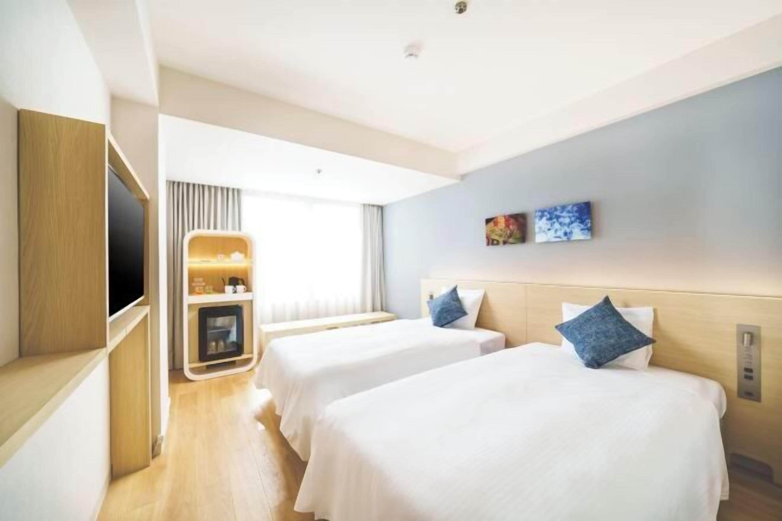 ستائر تعتيم وواي فاي مجانًا وملاءات أسرّة