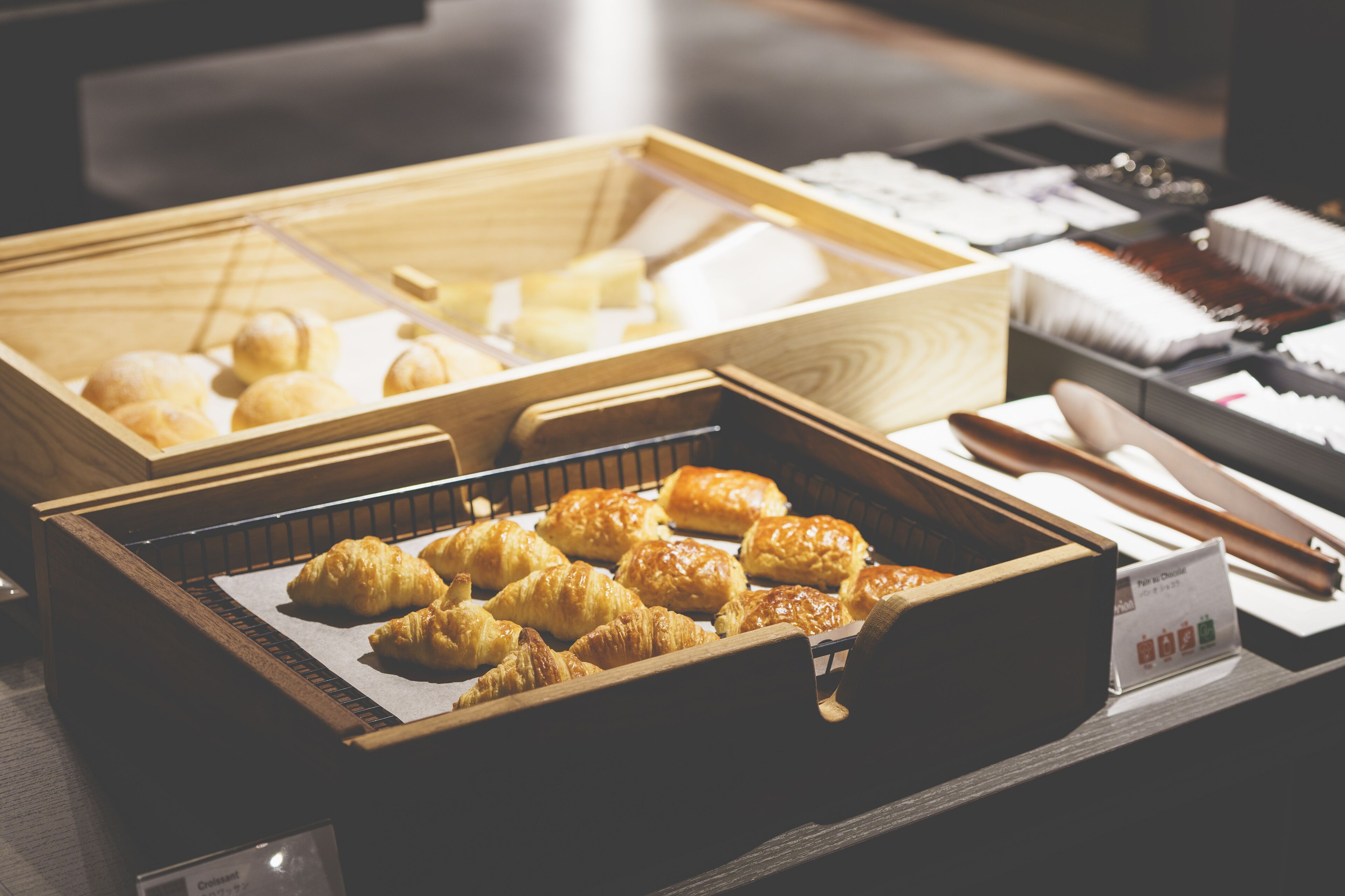 daily cooked-to-order breakfast (jpy 2500 per person)