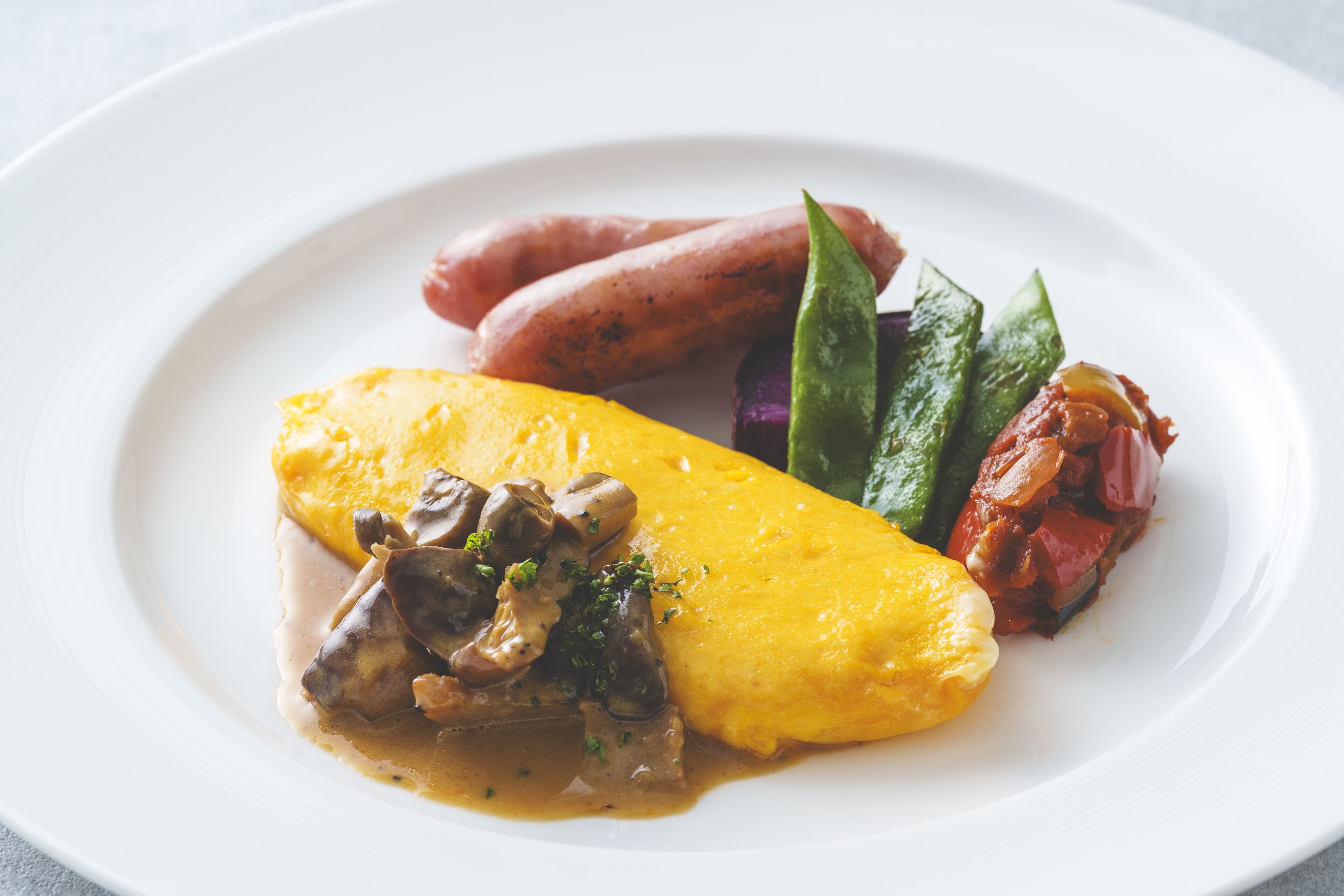 daily cooked-to-order breakfast (jpy 2500 per person)