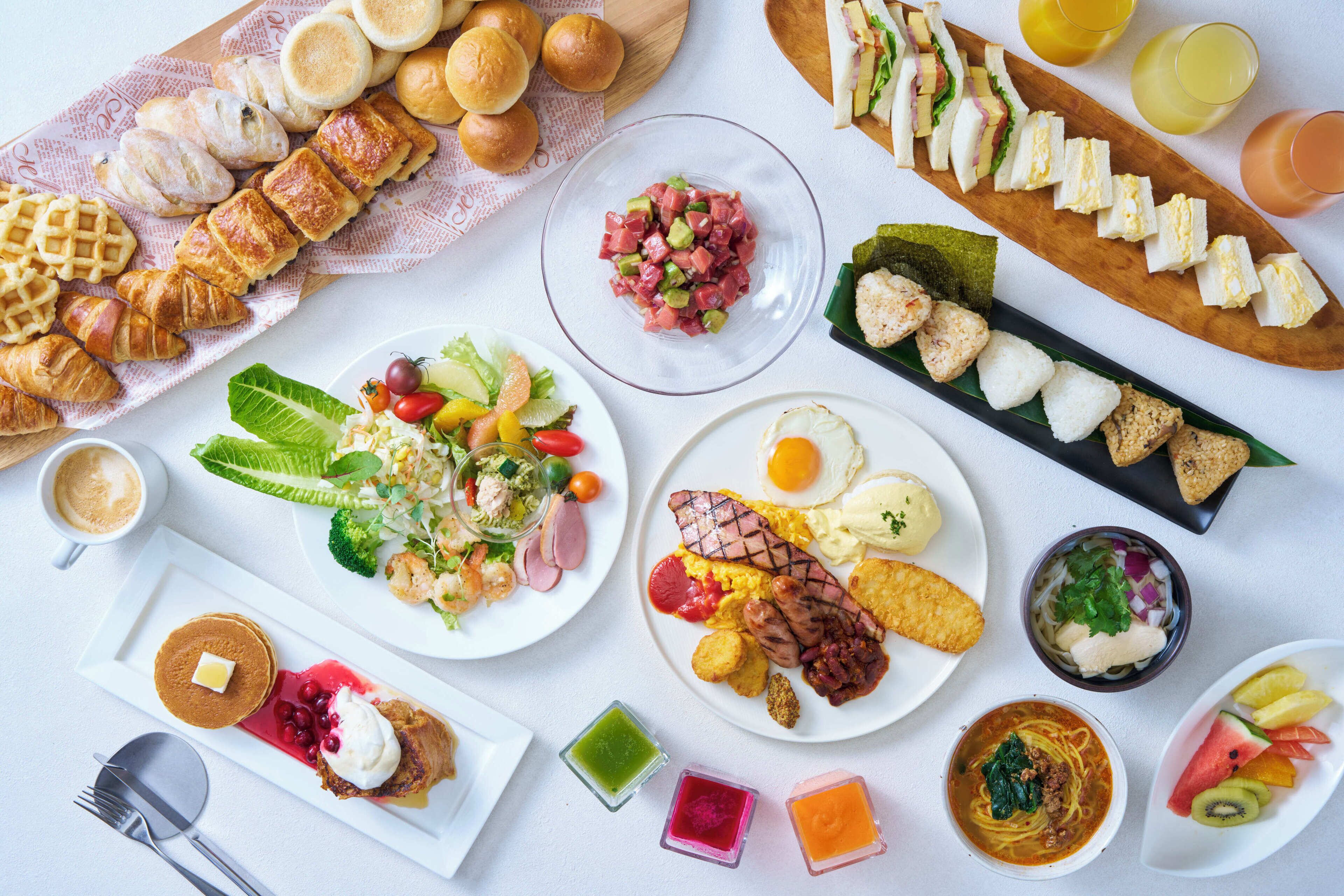 Daily buffet breakfast (JPY 2500 per person)