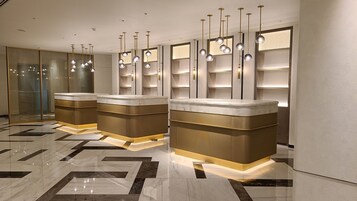 ฝ่ายต้อนรับ