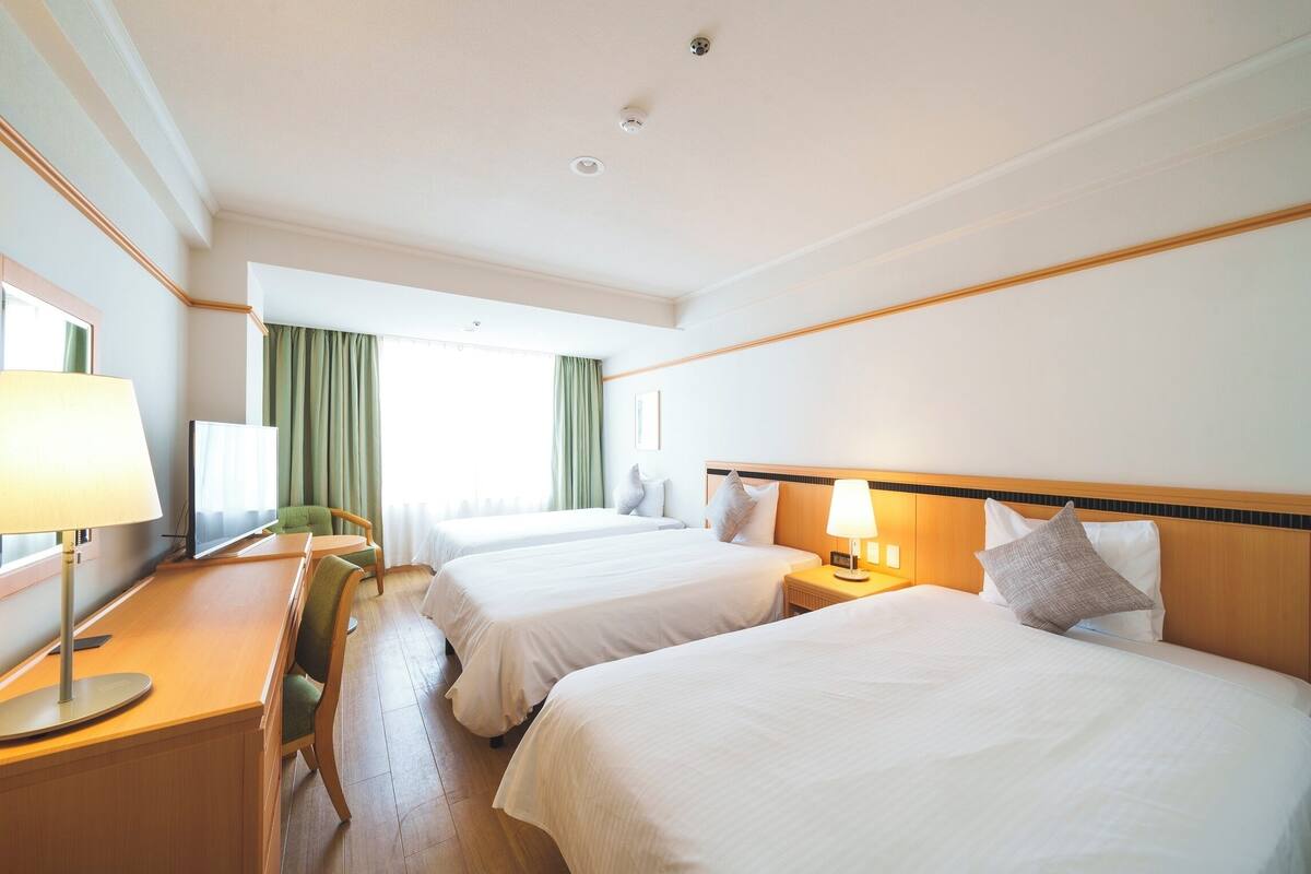 Deluxe Twin | Premium bedding, blackout drapes, WiFi (free), bed sheets