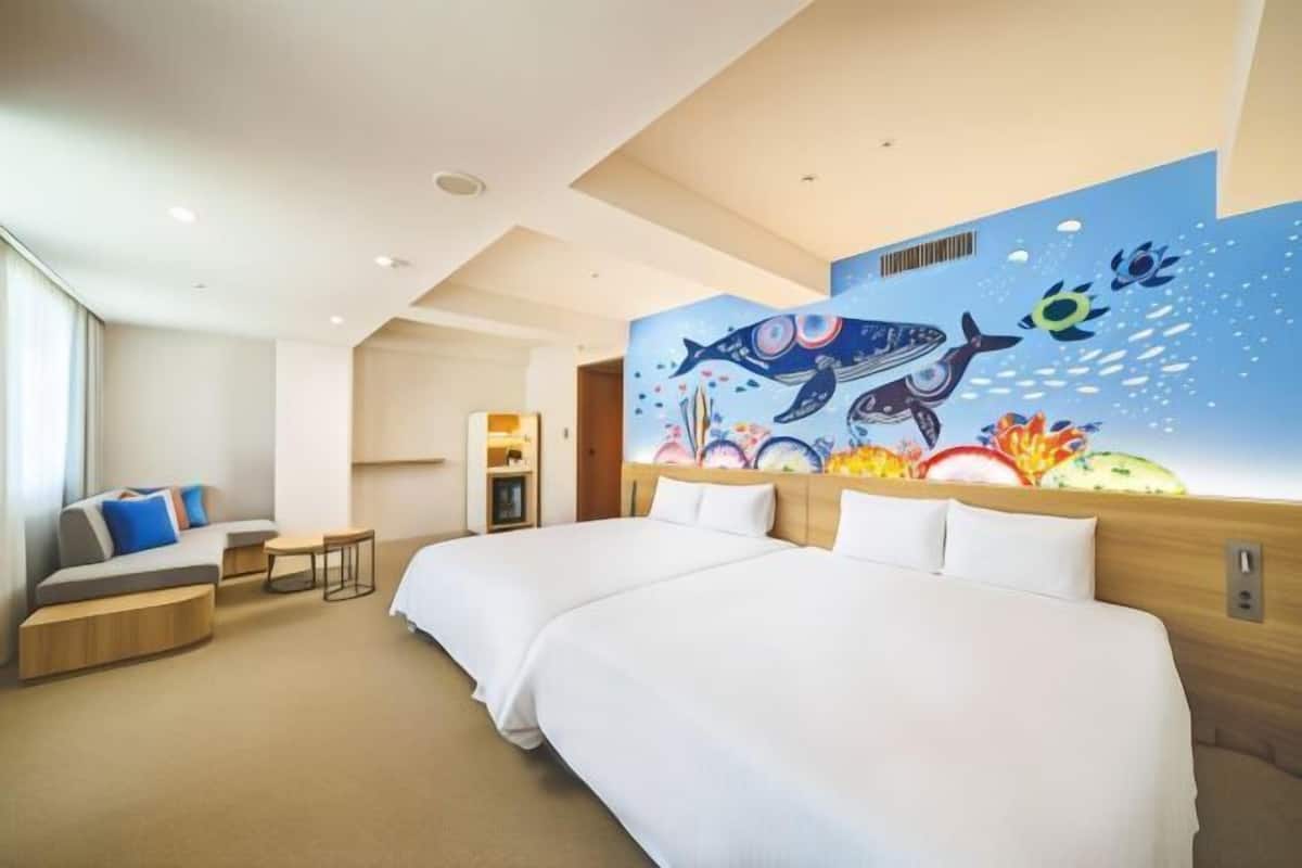 Minibar, cortinas blackout, wifi gratis y ropa de cama