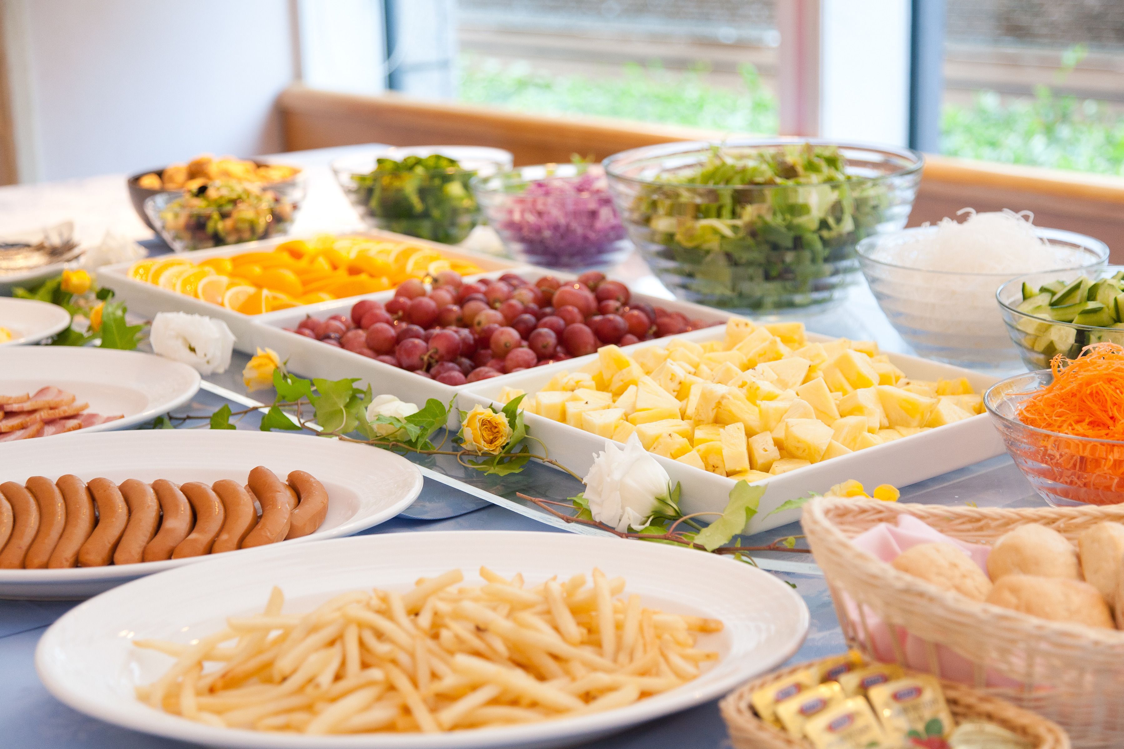 2 restaurants, breakfast served