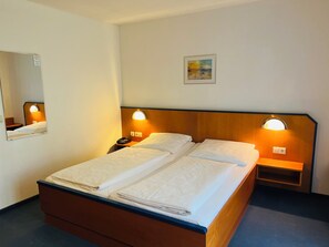 Doppelzimmer | 1 Schlafzimmer, Bügeleisen/Bügelbrett, kostenloses WLAN, Bettwäsche