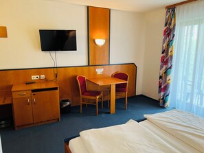Doppelzimmer | 1 Schlafzimmer, Bügeleisen/Bügelbrett, kostenloses WLAN, Bettwäsche