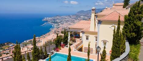 Three Bedroom Villa with Private Pool | Vista a la playa o el mar