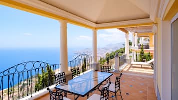 Three Bedroom Villa with Private Pool | Ausblick vom Zimmer