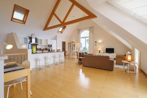 Apartment, 3 Bedrooms, Sea View | Living area