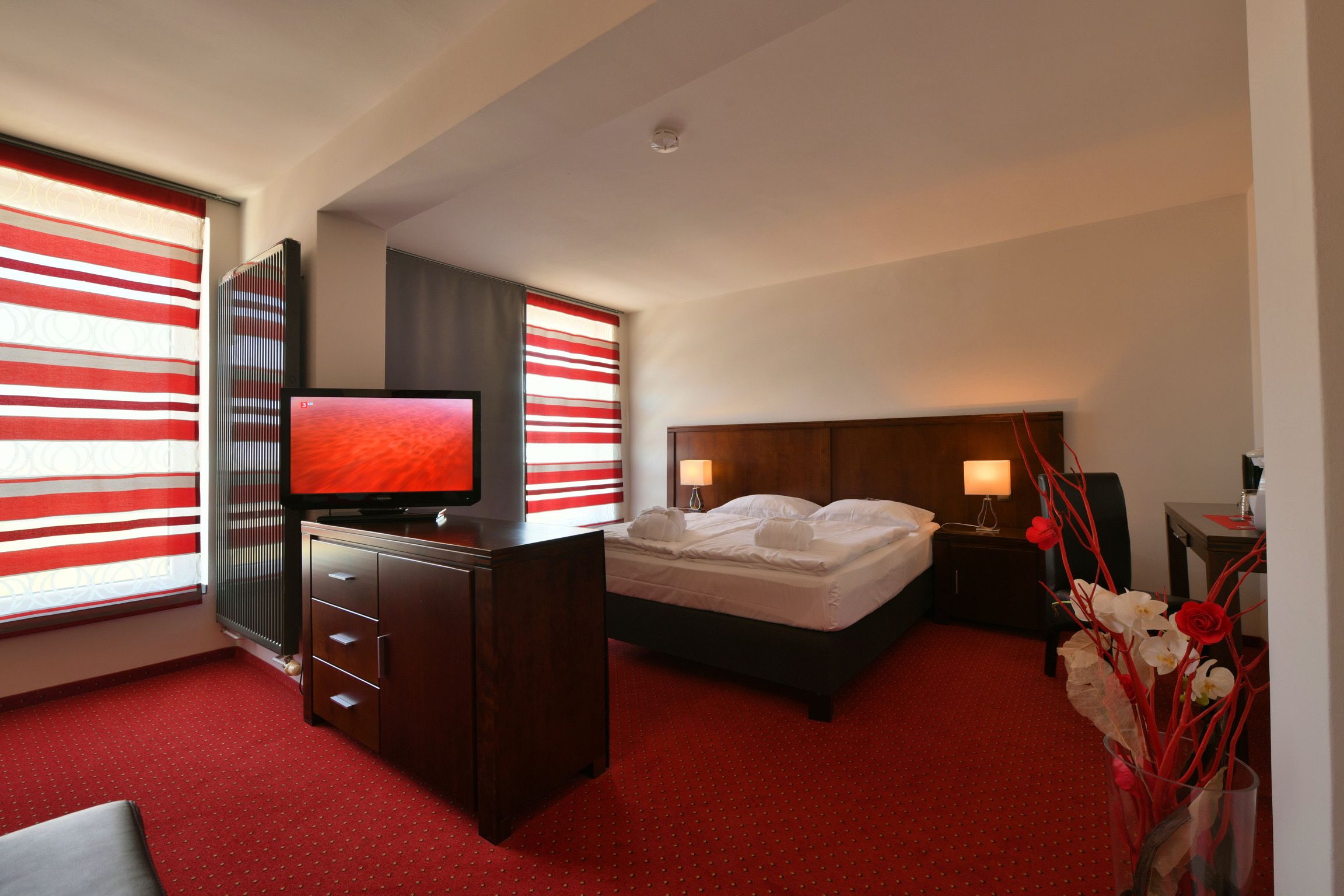 junior suite | 1 bedroom, desk, blackout curtains, free wifi