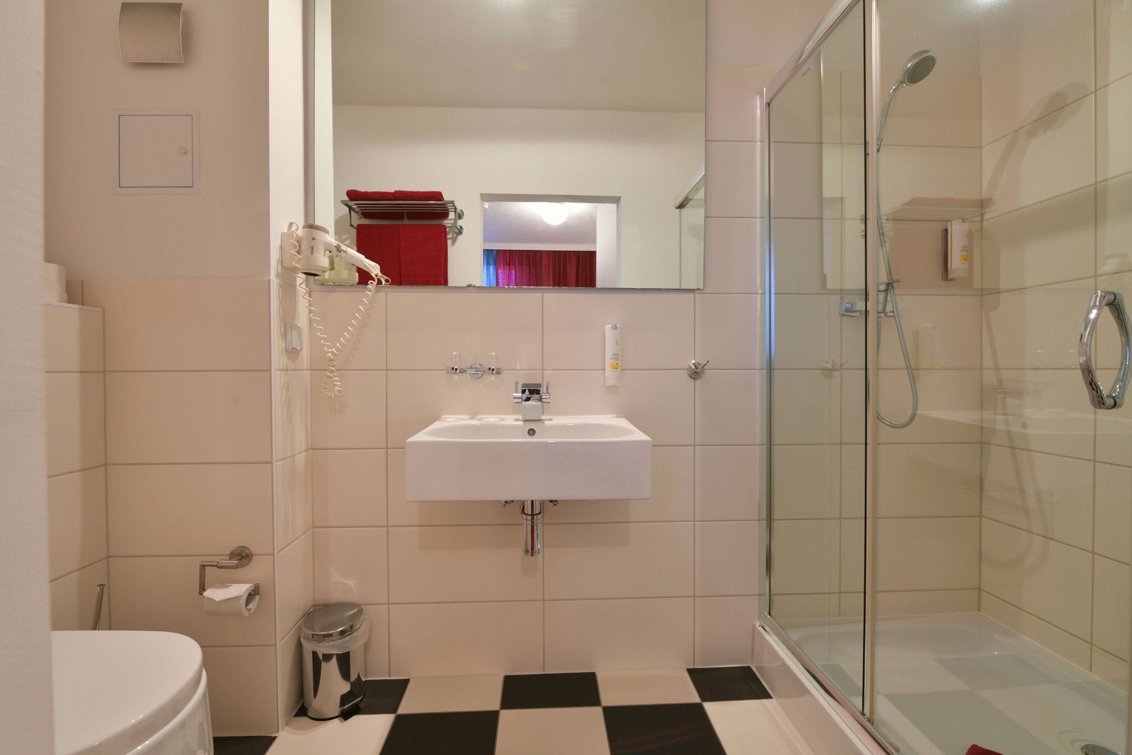 standard room | bathroom | shower, free toiletries, hair dryer, towels