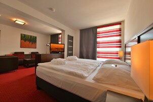 Escritorio, cortinas blackout, wifi gratis y ropa de cama 