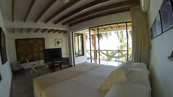 Deluxe Suite, Jetted Tub | View from room