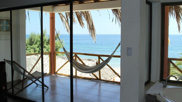 Deluxe Suite, Jetted Tub | Terrace/patio - Hotelier Arte y Cocina (Máncora)