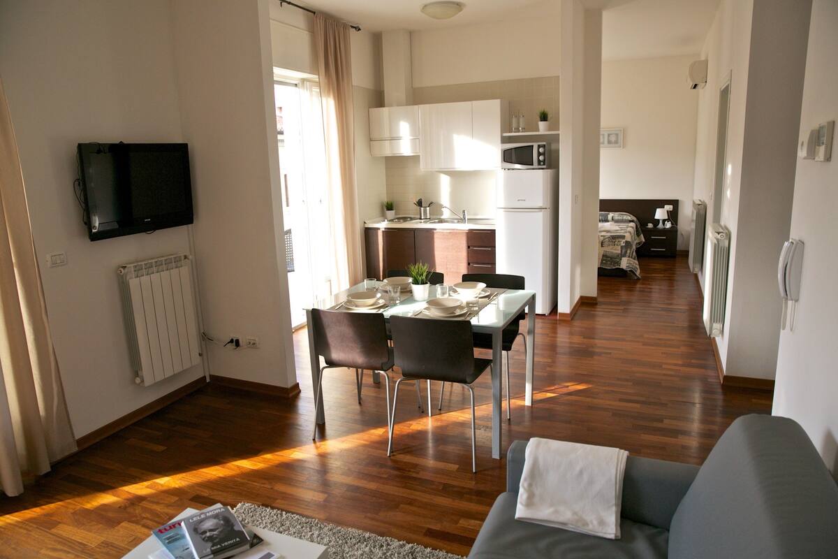 Appartement, balcon | Cuisine privée | Grand réfrigérateur, plaque de cuisson