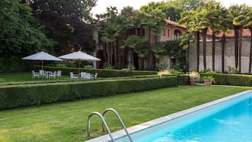 Outdoor pool, open 9:00 AM to 6:30 PM, pool loungers