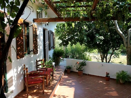 Traditional Twin Room, 2 Single Beds | Terrace/patio. Hariklia Rent Rooms